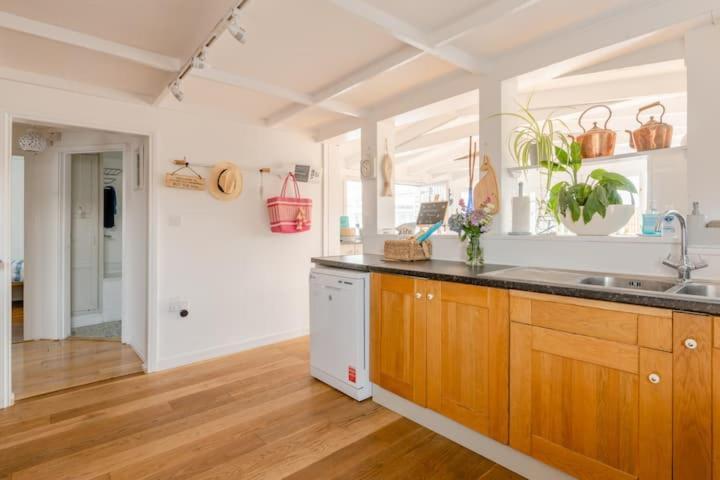 Dog Friendly Cottage 2 Mins To Beach With Hot Tub And Zappi Ev Lessingham Exteriör bild
