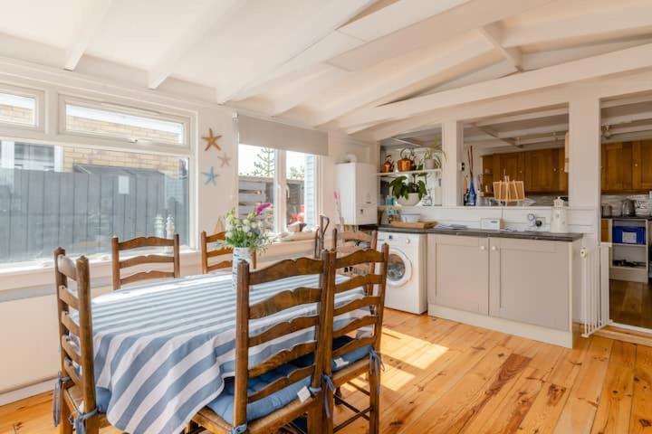 Dog Friendly Cottage 2 Mins To Beach With Hot Tub And Zappi Ev Lessingham Exteriör bild